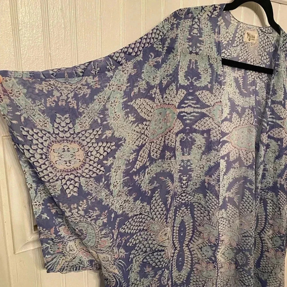 Show me your Mumu Sheer Wrap Size Medium - Picture 3 of 5